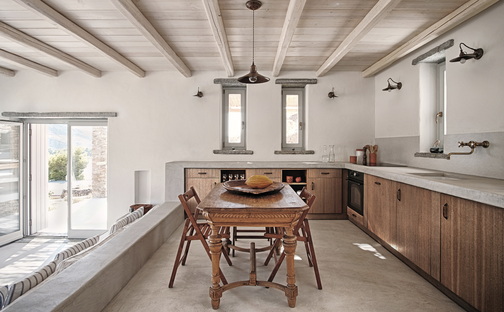 Cometa Architects: Rocksplit, casa en la Isla de Ceos, Cícladas 

