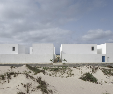 José Adrião: complejo residencial en Praia do Estoril, Cabo Verde
