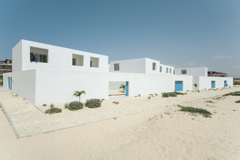 José Adrião: complejo residencial en Praia do Estoril, Cabo Verde
