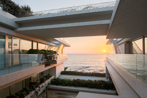 BLANKPAGE Architects y Karim Nader Studio: Villa Kali en Líbano 

