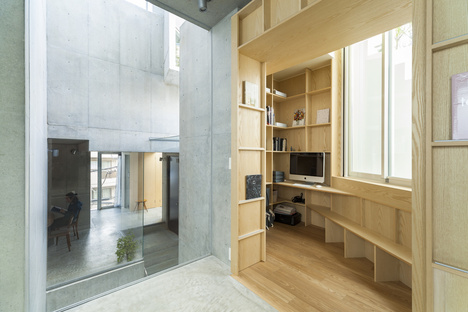 Akihisa Hirata: Tree-ness house, casa y galería de arte en Tokio
