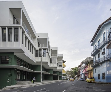 Sketch: restructuración de la casa La Moderna en Panamá
