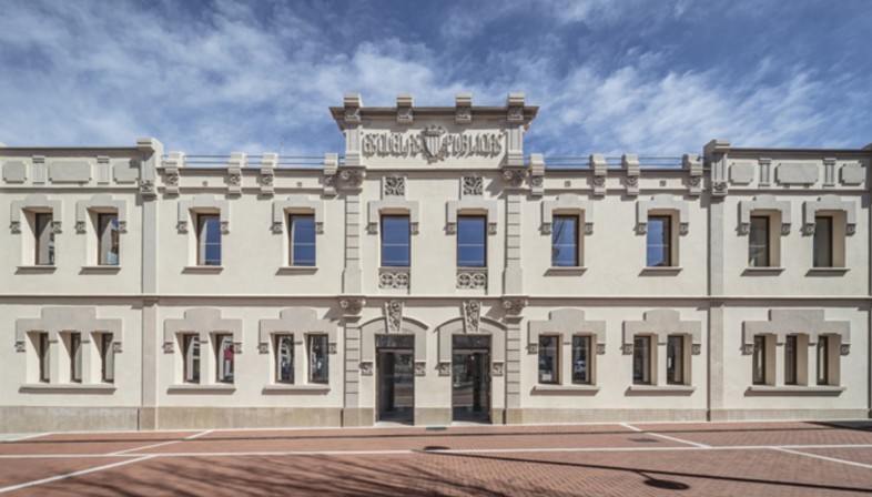 Taller9s: Centro Cultural de Sant Sadurní con biblioteca y archivo
