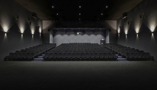TRACKS: Cine Arcadia en Riom, Francia
