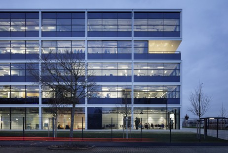 Stryker Innovation Center proyectado por HENN Architects en Friburgo
