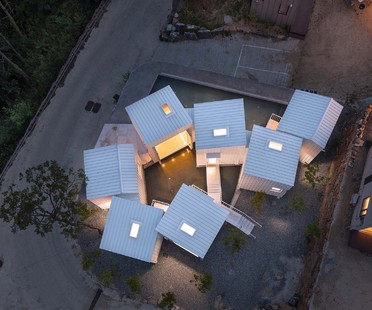 Floating Cubes, por Younghan Chung Architects

