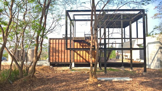 TA-CHA Design: Binary Wood House, Pak Chong, Tailandia

