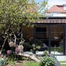 Charred Garden House por Trellik, en Londres
