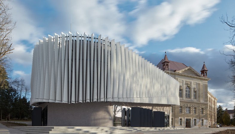 Qarta architektura: Auditórium de la Facultad Politécnica, Jihlava
