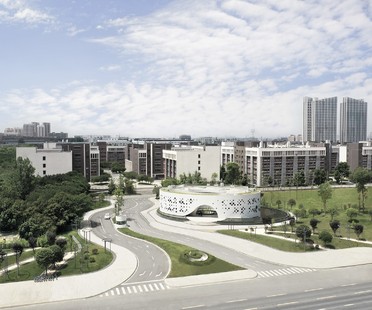 El nuevo White Building del Chengdu Science and Technology Industry Incubation Park lleva la firma de CROX