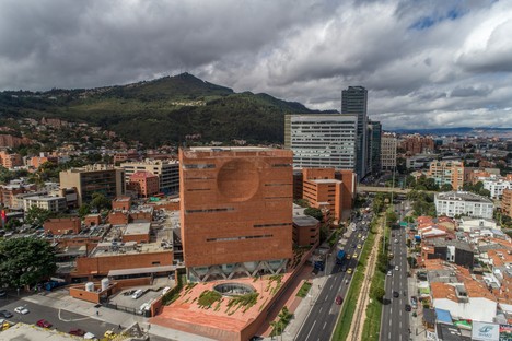 El Equipo Mazzanti: Ampliación de la Fundación Santa Fe, Bogotá
