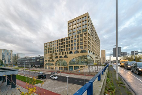 Westbeat de Studioninedots: viviendas particulares y espacio público conviven en Amsterdam
