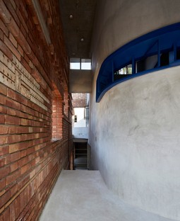 Abin Design Studio: Gallery house en Bansberia, Bengala Occidental, India
