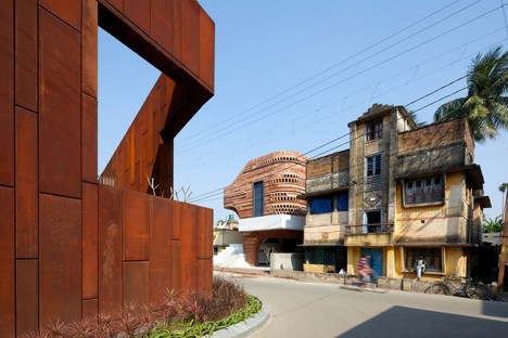 Abin Design Studio: Gallery house en Bansberia, Bengala Occidental, India
