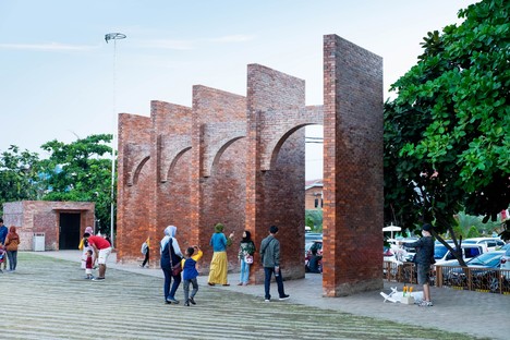 SHAU: Plaza Alun-alun Kejaksan, Cirebon, Indonesia
