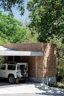 WEYES: Casa en el bosque del Barrial, Santiago, México
