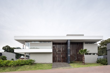 Schuchovski Arquitetura: Residencia HRB en Curitiba, Brasil
