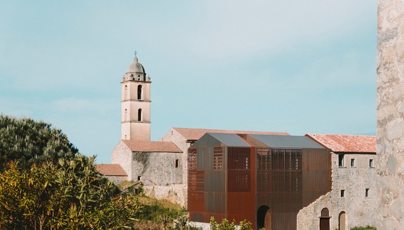 Amelia Tavella: Ampliación del Convento de San Francisco en Sainte-Lucie-de-Tallano
