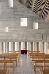 OOPEAA: Iglesia, centro parroquial y viviendas sociales en Tikkurila
