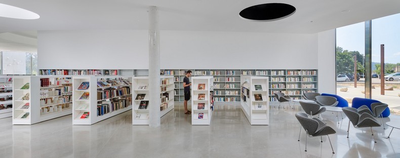 Coulon + Tavella: Animu Media Library en Porto Vecchio, Córcega
