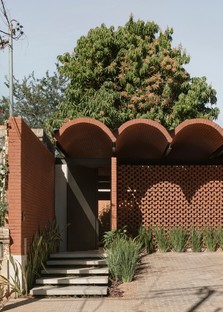 Equipo de Arquitectura: Casa Intermedia, Asunción
