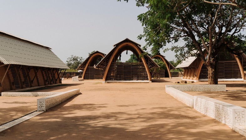 Dawoffice: Escuela secundaria Kamanar en Thionck Essyl, Senegal
