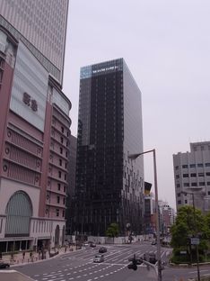 Perrault y la torre Fukoku en Osaka