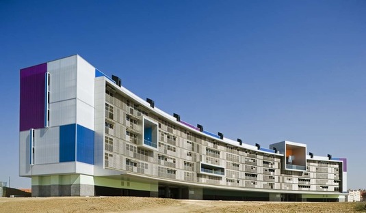 Ruiz-Larrea: 92 apartamentos bioclimáticos
