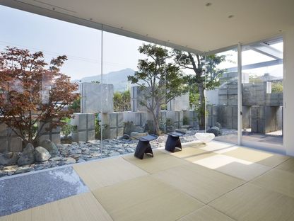 Naf architect: casa de cemento reciclado
