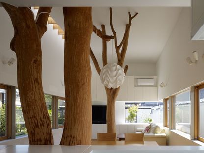 Ogawa: naturaleza y arquitectura en la casa con árboles en Kagawa
