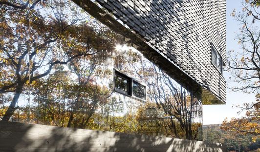 Joho Architecture: casa con tejado curvo en Corea

