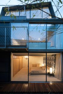 Keiji Ashizawa: casa en el centro de Tokio rodeada de vegetación
