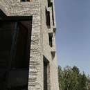 Mehdizadeh: arquitectura con revestimiento reciclado en Mahallat
