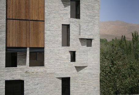 Mehdizadeh: arquitectura con revestimiento reciclado en Mahallat
