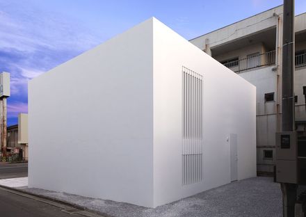 Tsukano architects: casa sin aberturas al exterior en Japón
