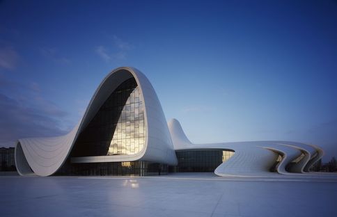 Zaha Hadid: Heydar Aliyev Center en Baku
