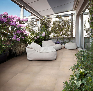 El exterior como nueva sala de estar: las soluciones Iris Ceramica para los espacios al aire libre
