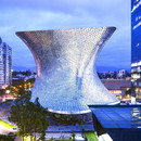 Fachada curva con hexágonos de aluminio – Museo Soumaya en Ciudad de México
