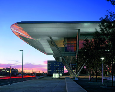 Centro de Convenciones y Exposiciones de acero y vidrio en Boston, por Rafael Viñoly

