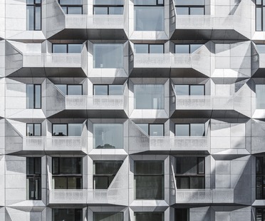 Apartamentos en el silo con fachada de acero galvanizado, por Cobe architects

