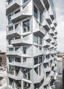 Apartamentos en el silo con fachada de acero galvanizado, por Cobe architects

