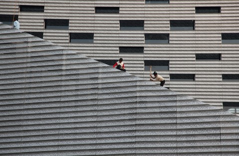 La fachada del rascacielos horizontal de Steven Holl en Shenzhen, China 


