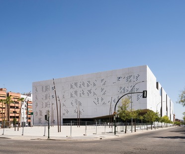 Fachada de GRC para el Palacio de Justicia de Córdoba a cargo de Mecanoo


