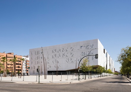 Fachada de GRC para el Palacio de Justicia de Córdoba a cargo de Mecanoo


