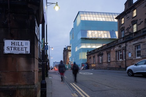 La Glasgow School de Steven Holl y sus túneles de luz vertical
