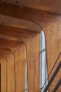 Estructura de madera laminada y vidrio para la estación de LORIENT-BRETAGNE SUD de AREP
