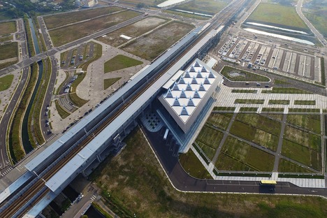 La estación de alta velocidad en Changhua con pilares huecos, de Kris Yao | ARTECH