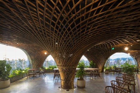 Cubierta de bambú para el Nocenco Café, por VTN Architects

