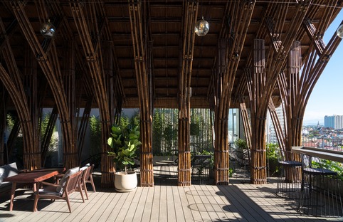Cubierta de bambú para el Nocenco Café, por VTN Architects
