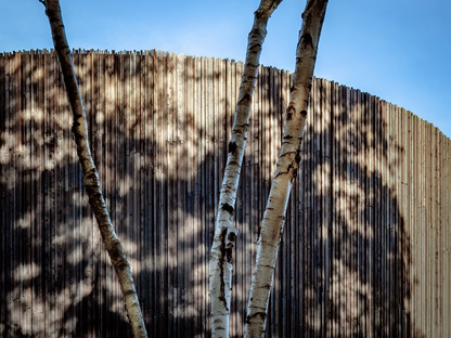 Fachada de madera para el nuevo Centro Cultural del Wellington College, por Seilern Architects
